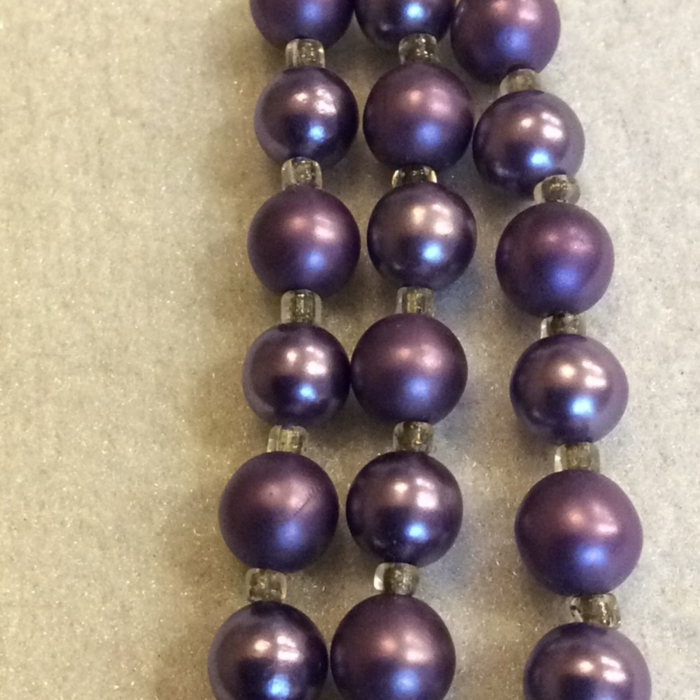 FINAL SALE PRICE Triple Strand Purple Pearl Necklace w/Crystals - Picture 4 of 4